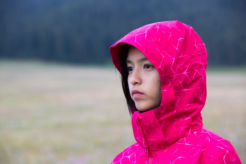 狼爪冲锋衣沙漠橙,伊犁那拉提旅游冲锋衣穿搭