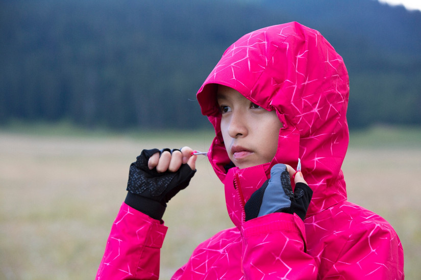狼爪冲锋衣沙漠橙,伊犁那拉提旅游冲锋衣穿搭