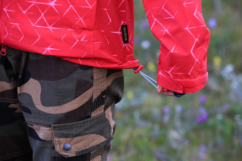 狼爪冲锋衣沙漠橙,伊犁那拉提旅游冲锋衣穿搭