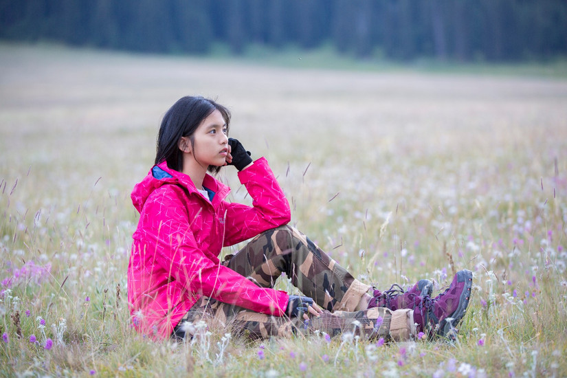 狼爪冲锋衣沙漠橙,伊犁那拉提旅游冲锋衣穿搭