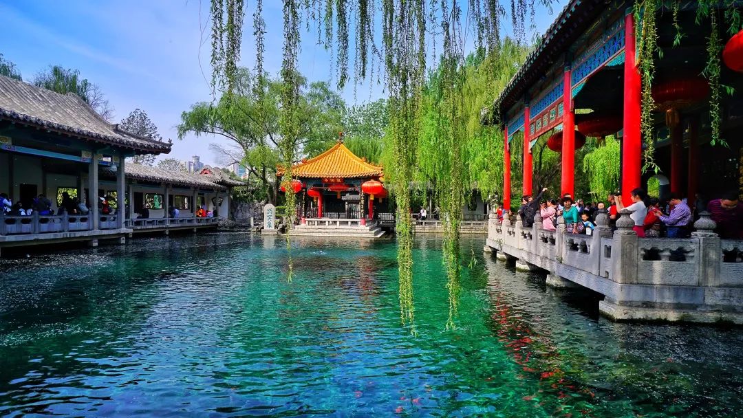 趵突泉真的超美,济南趵突泉是个很大的景点吗