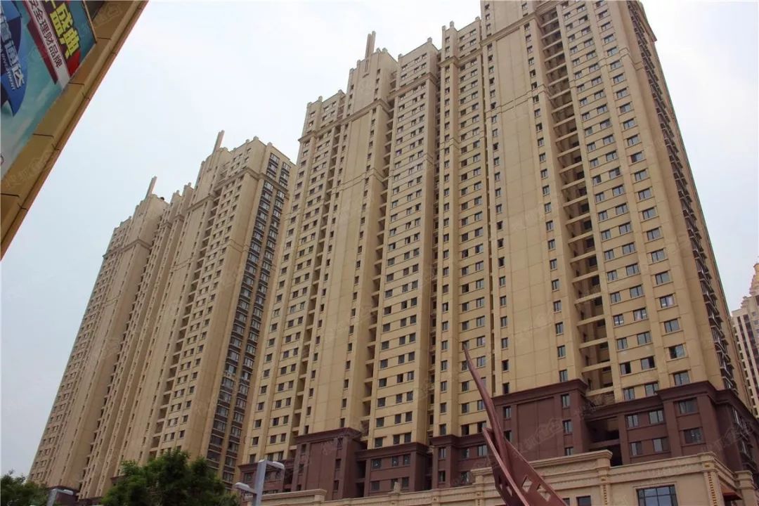 郑州圣菲城小区坠楼事件,郑州17楼坠楼事件全过程