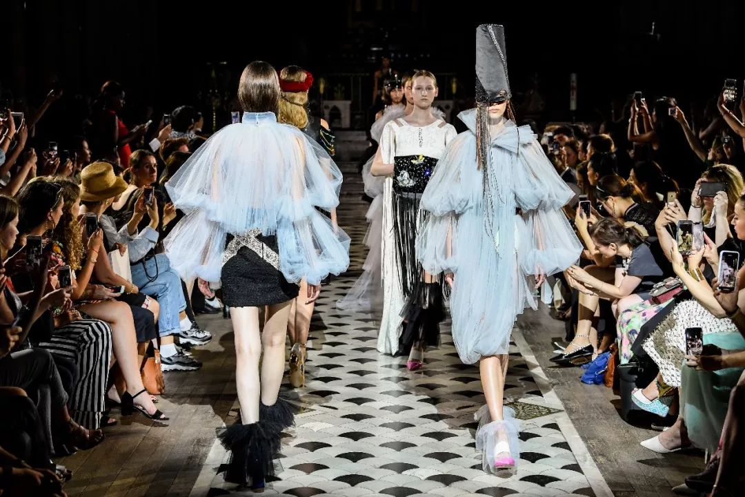 致敬工匠精神的奋斗者们 (于细微处见工匠精神)