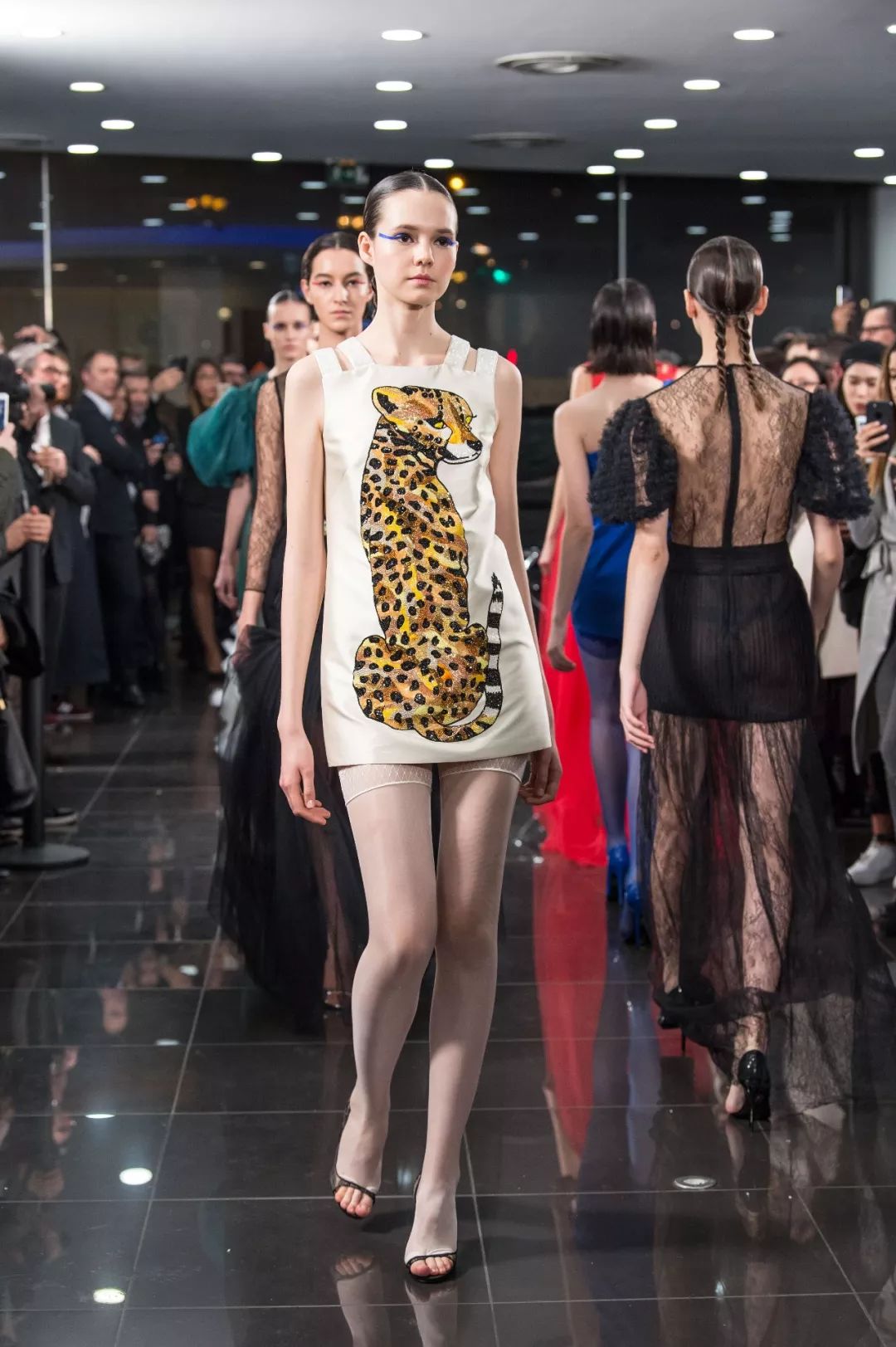 致敬工匠精神的奋斗者们 (于细微处见工匠精神)