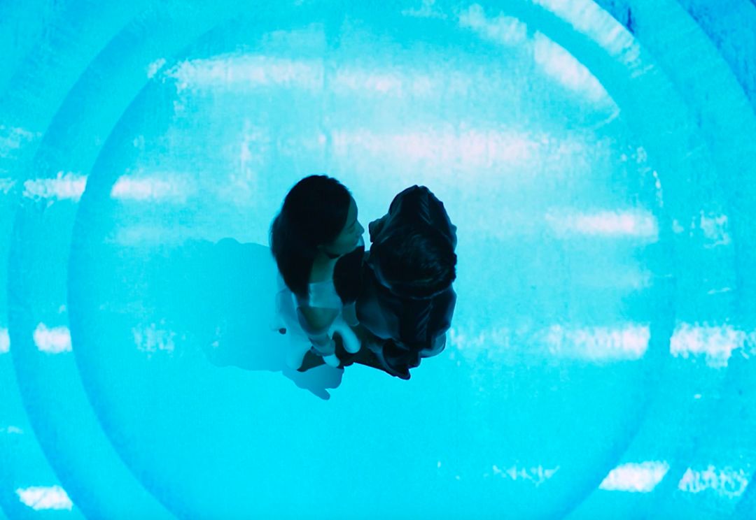 深圳地铁投放广告被举报,深圳地铁站雷人广告