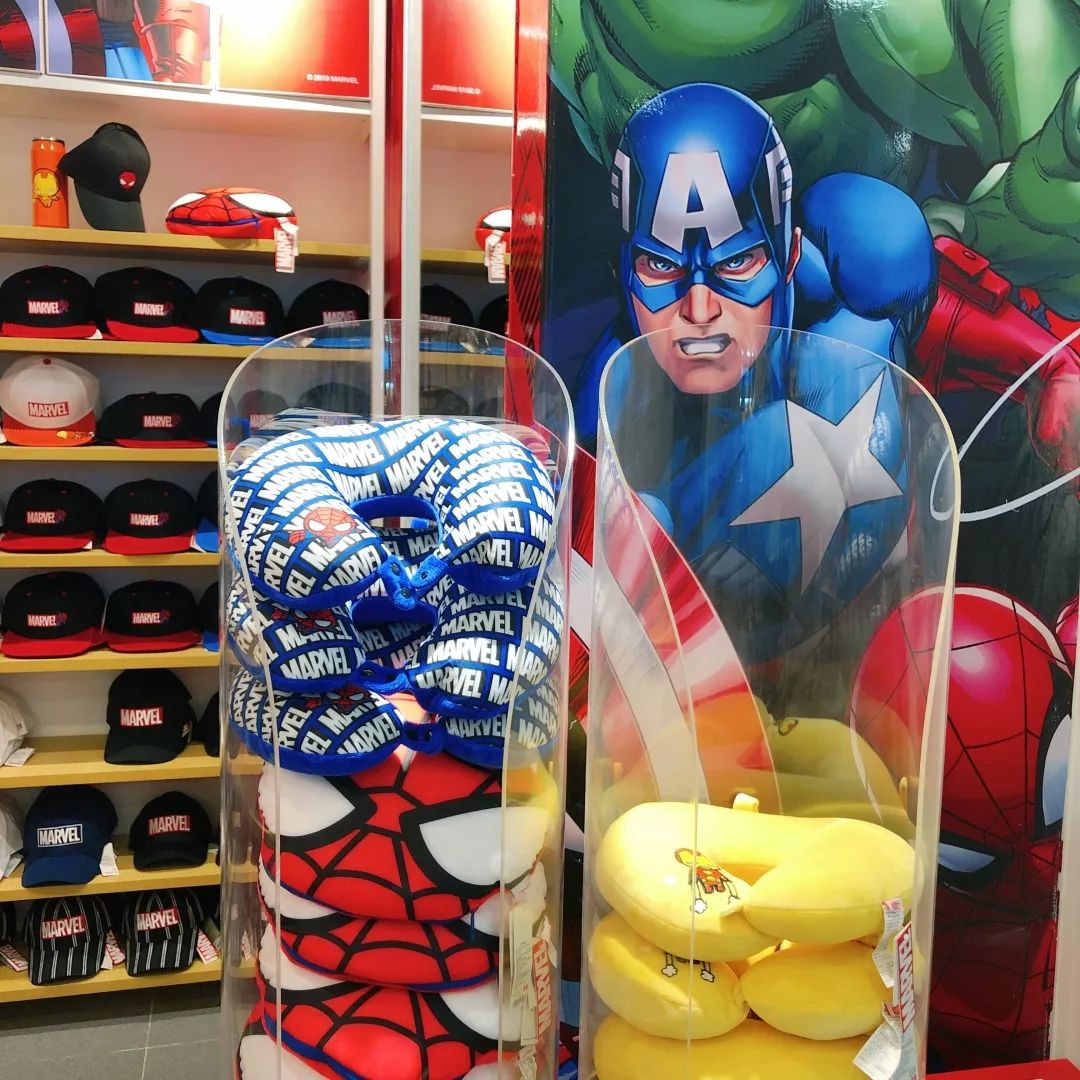 已实测！成都人吃了26年的廖记棒棒鸡开卖中式汉堡！10多块钱居然能买正版漫威...这一波跨界骚操作你打几分？