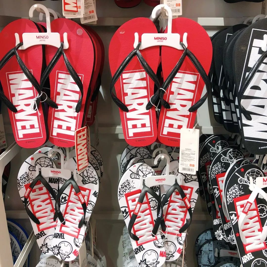 已实测！成都人吃了26年的廖记棒棒鸡开卖中式汉堡！10多块钱居然能买正版漫威...这一波跨界骚操作你打几分？