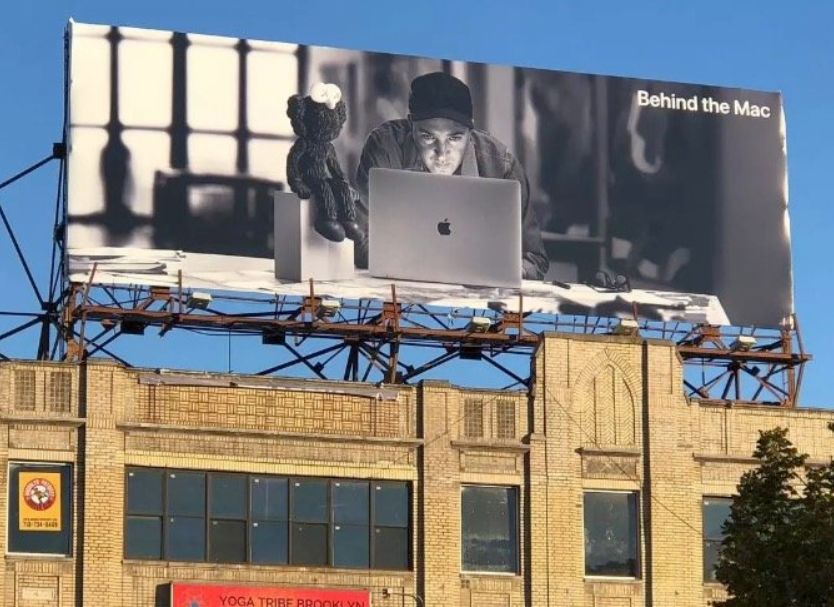 已实测！成都人吃了26年的廖记棒棒鸡开卖中式汉堡！10多块钱居然能买正版漫威...这一波跨界骚操作你打几分？