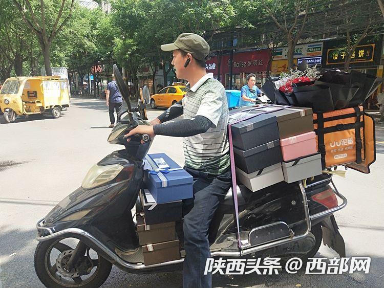 西安玫瑰花99朵多少钱,西安七夕玫瑰花批发直播