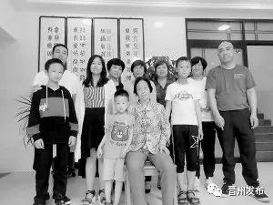 【文明家风】81岁老太自编顺口溜夸赞好儿女讲述晚年幸福生活：“身边五个好儿女，时时刻刻把老娘放心上”