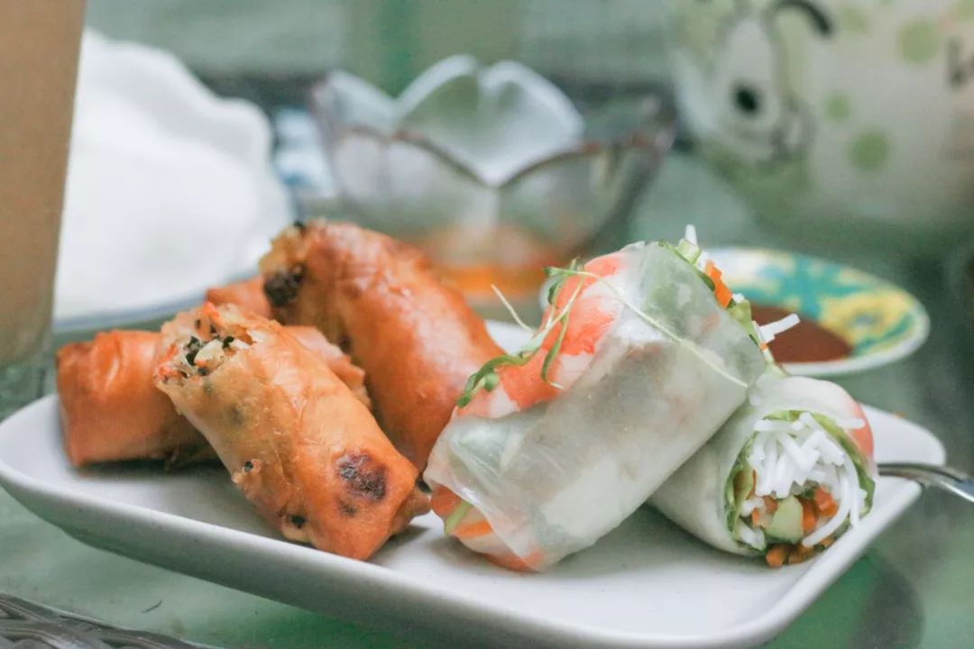 网购越南土特产|炼奶冰咖法包猪肝酱扎肉春卷虾片，一个下午茶全都拥有