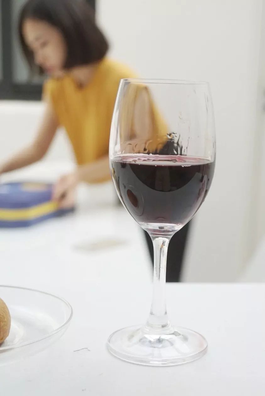 网购越南土特产|炼奶冰咖法包猪肝酱扎肉春卷虾片，一个下午茶全都拥有