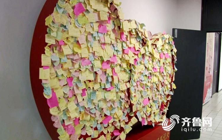 71秒丨潍坊新人“七夕”扎堆登记结婚许愿墙上贴满爱情宣言