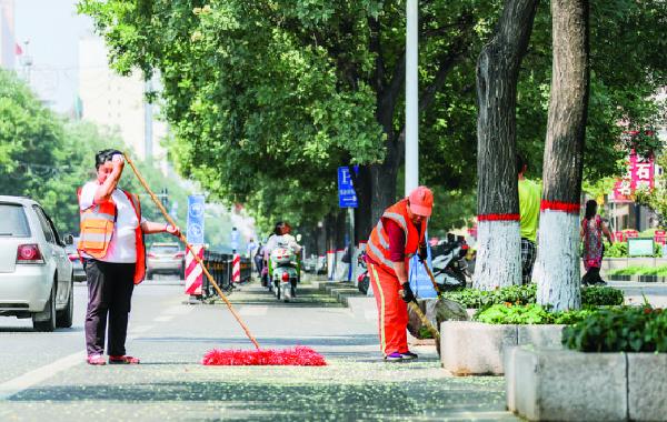 致敬烈日酷暑下劳动者,酷暑寒风中的劳动者