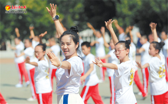 让冰雪运动成为全民健身新时尚,全民健身成为引领群众新时尚