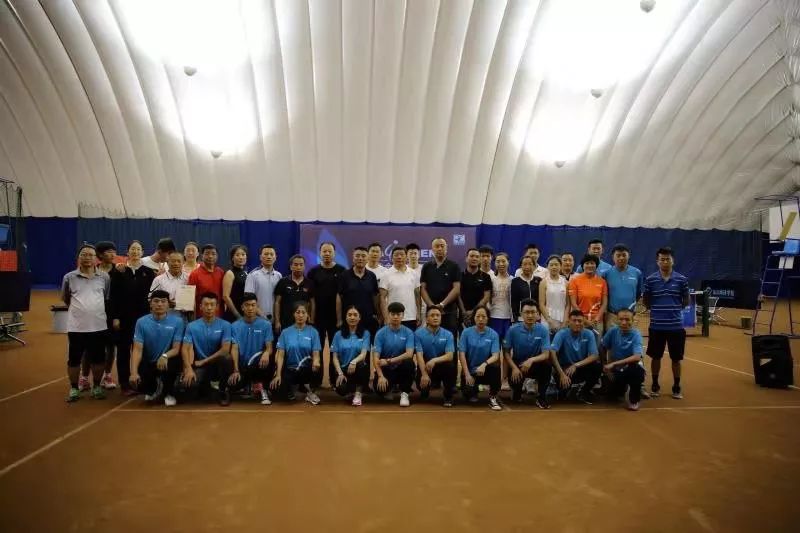 *土稀**之城广聚网球健将草原钢都上演精彩对决