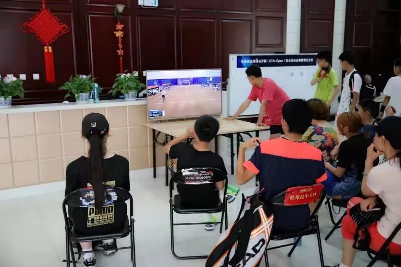 *土稀**之城广聚网球健将草原钢都上演精彩对决