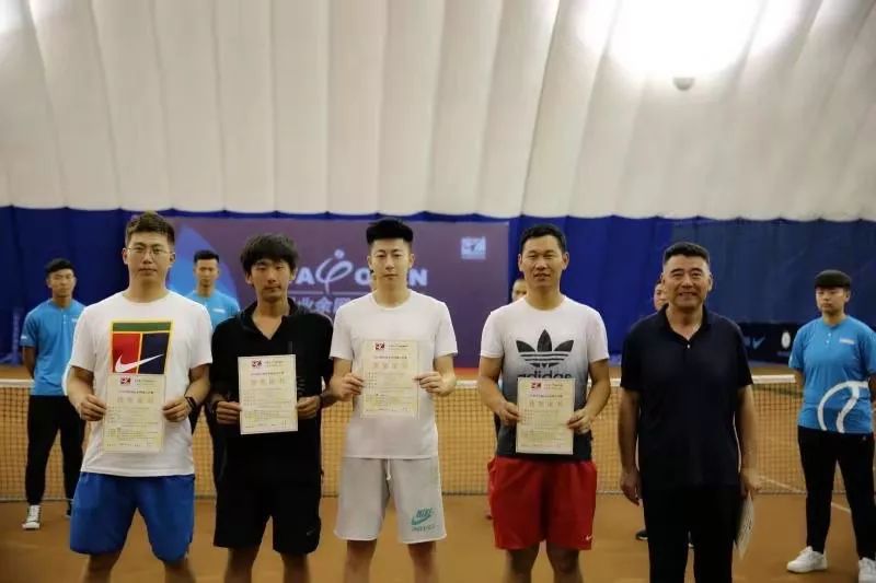 *土稀**之城广聚网球健将草原钢都上演精彩对决