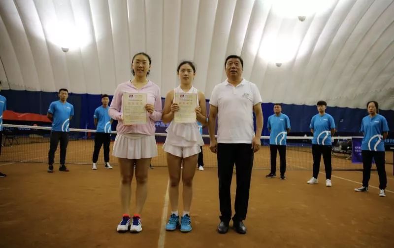 *土稀**之城广聚网球健将草原钢都上演精彩对决