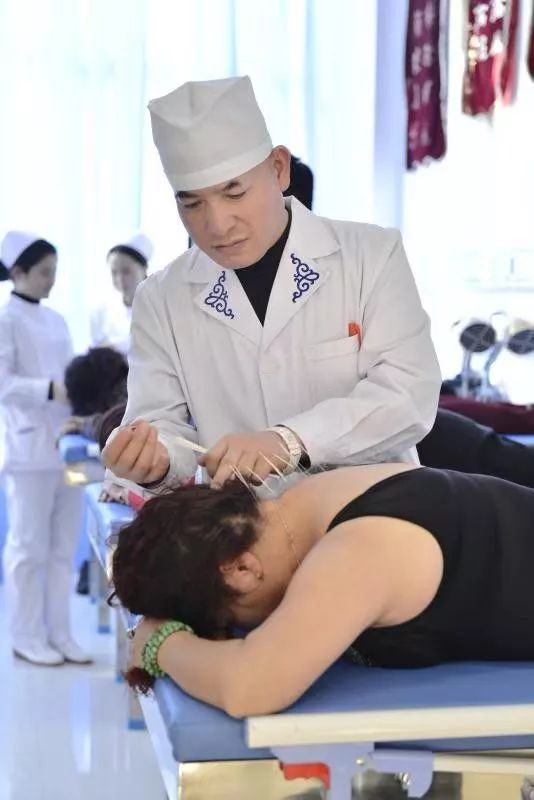 「太好了」“看得上病”“看得好病”“看得起病”“人人享有”～看，内蒙古蒙中医药改革…