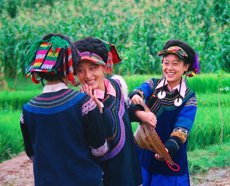 彝族服饰凉山型,凉山彝族地区服饰有哪些