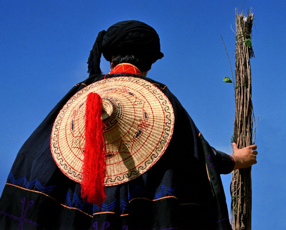 彝族服饰凉山型,凉山彝族地区服饰有哪些
