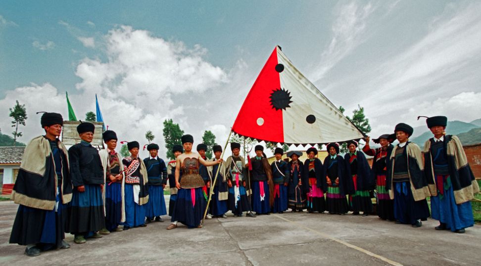 彝族服饰凉山型,凉山彝族地区服饰有哪些