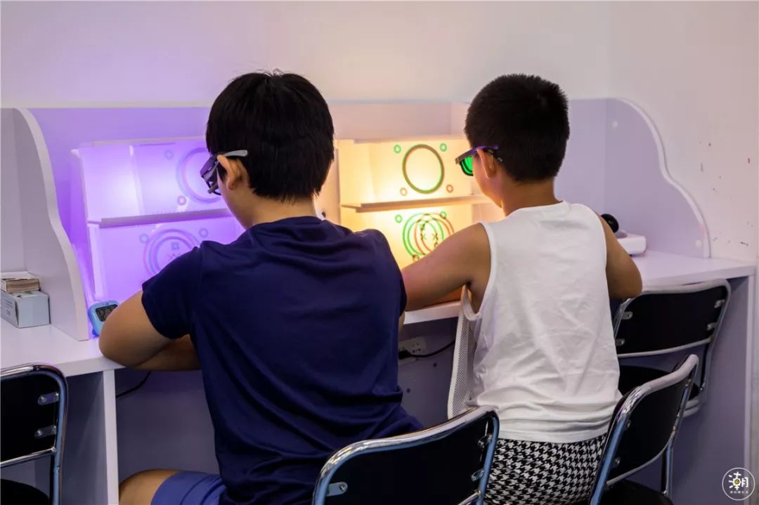 戴眼镜近视可以矫正吗,戴眼镜预防近视加深