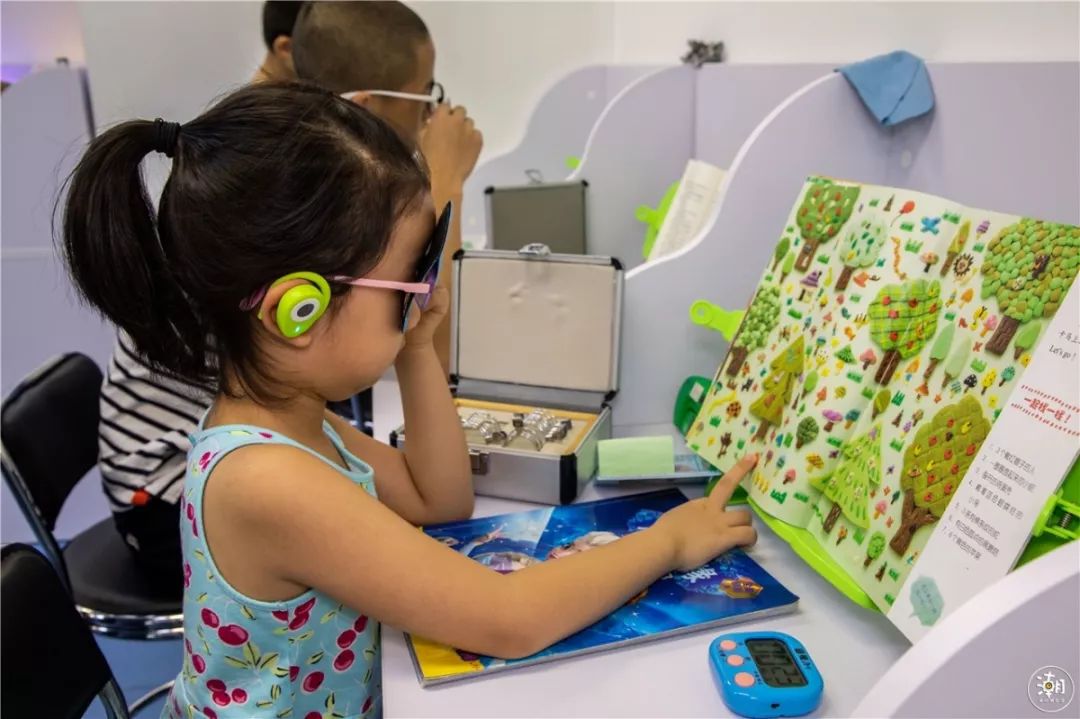 戴眼镜近视可以矫正吗,戴眼镜预防近视加深