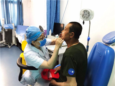 扶贫村义诊活动,县医院组织开展扶贫义诊活动