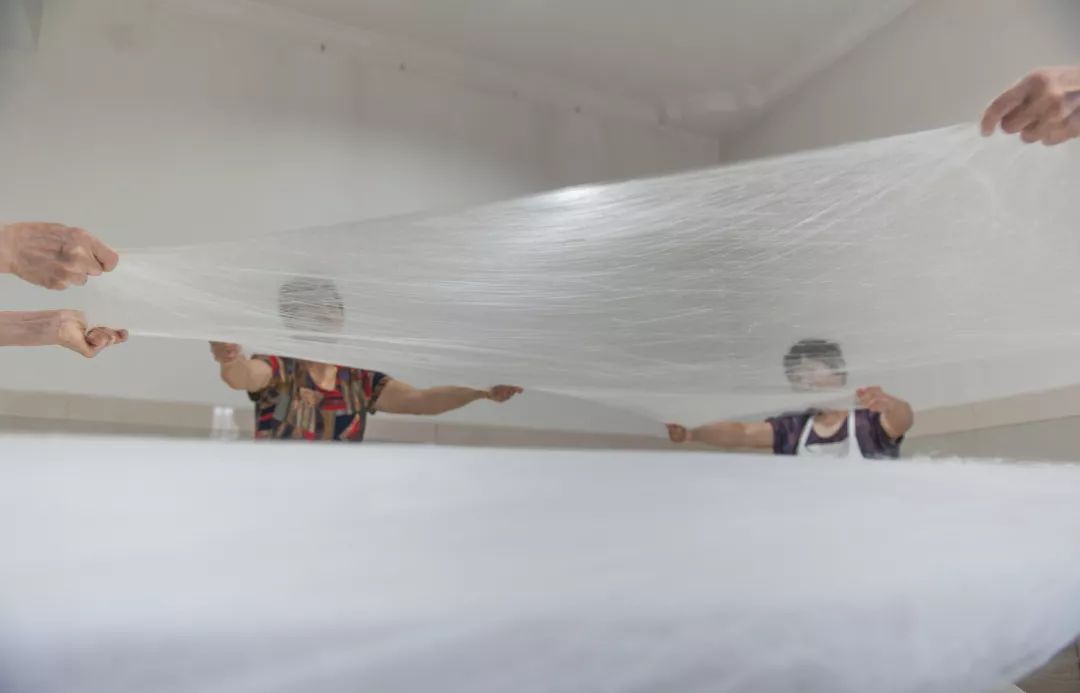 棉花被与蚕丝被哪个好,棉花被跟蚕丝被哪个好