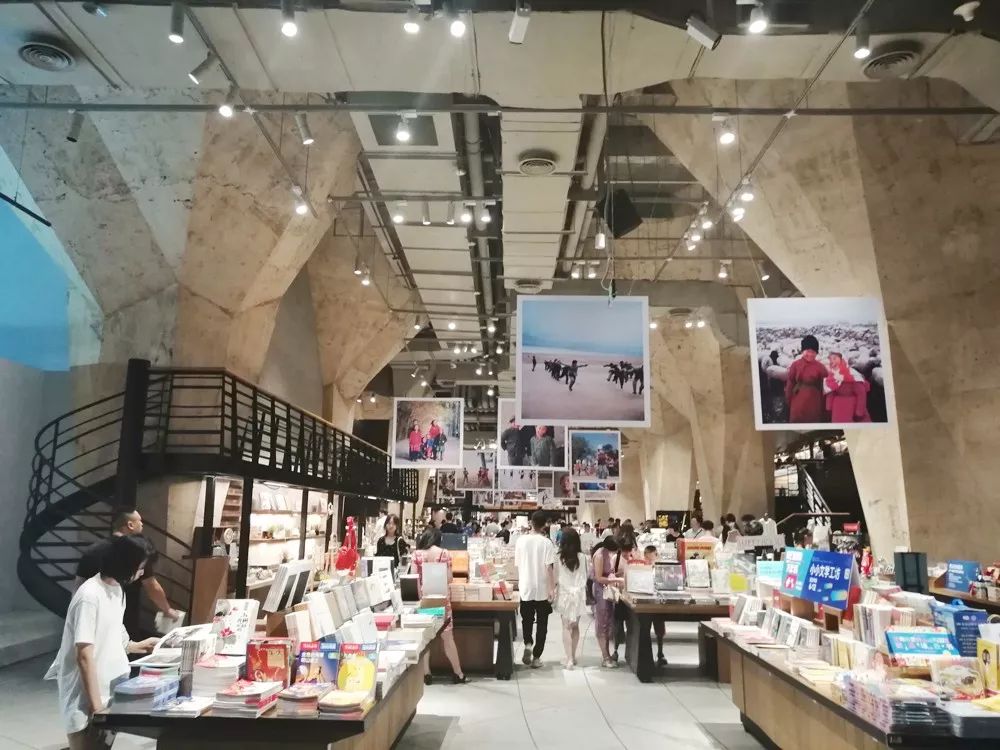 郑州二七广场对比成都,西安郑州同为新一线城市