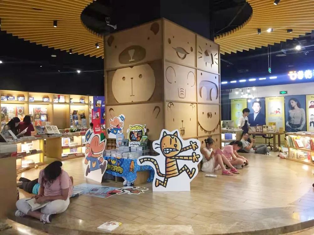 郑州二七广场对比成都,西安郑州同为新一线城市