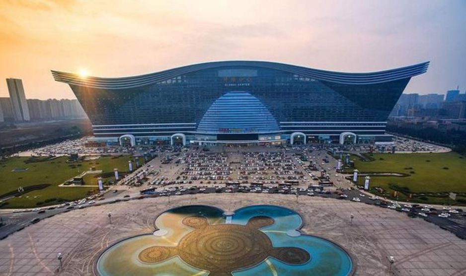 郑州二七广场对比成都,西安郑州同为新一线城市