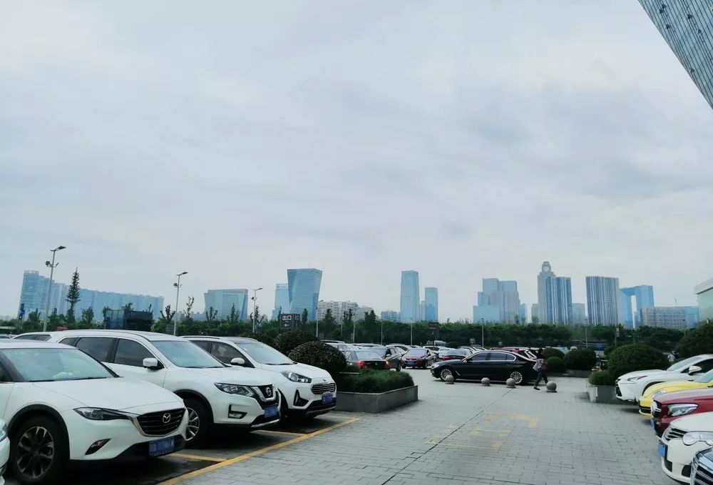 郑州二七广场对比成都,西安郑州同为新一线城市