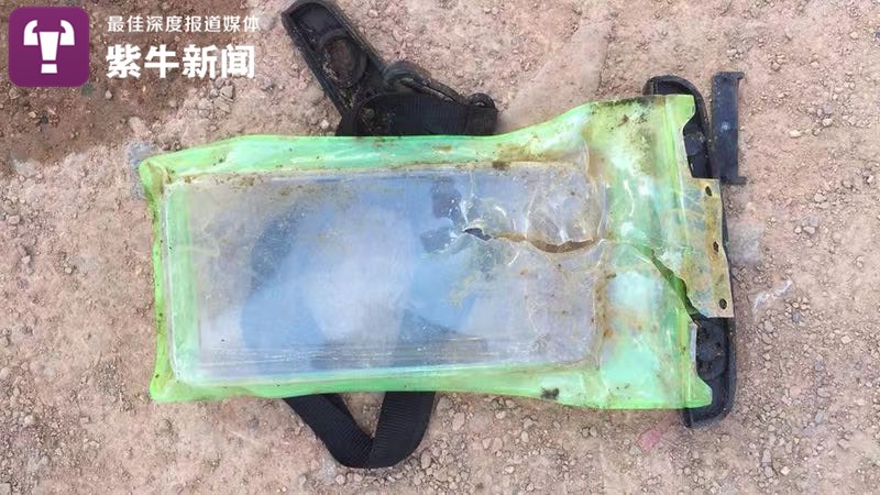 两个手机沉在河底3年被捞出,手机沉河底3年被捞出
