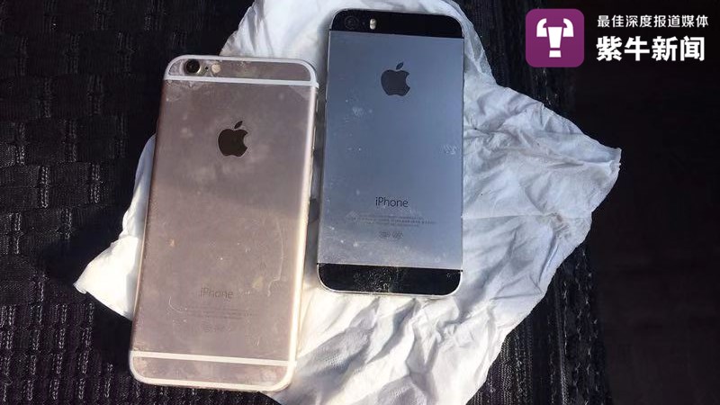 两个手机沉在河底3年被捞出,手机沉河底3年被捞出