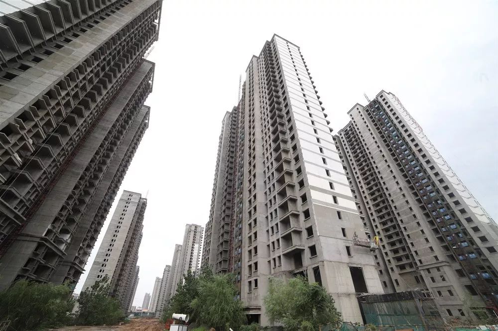 停滞多年的龙湖玖号院复工开售，正商代建团队陆续进场，交付迎来曙光