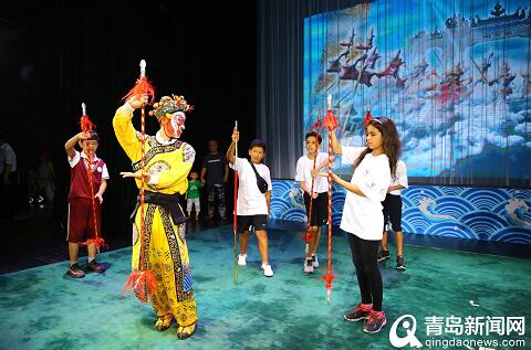 赏京剧看展览踢足球……乌拉圭师生在青岛玩嗨了