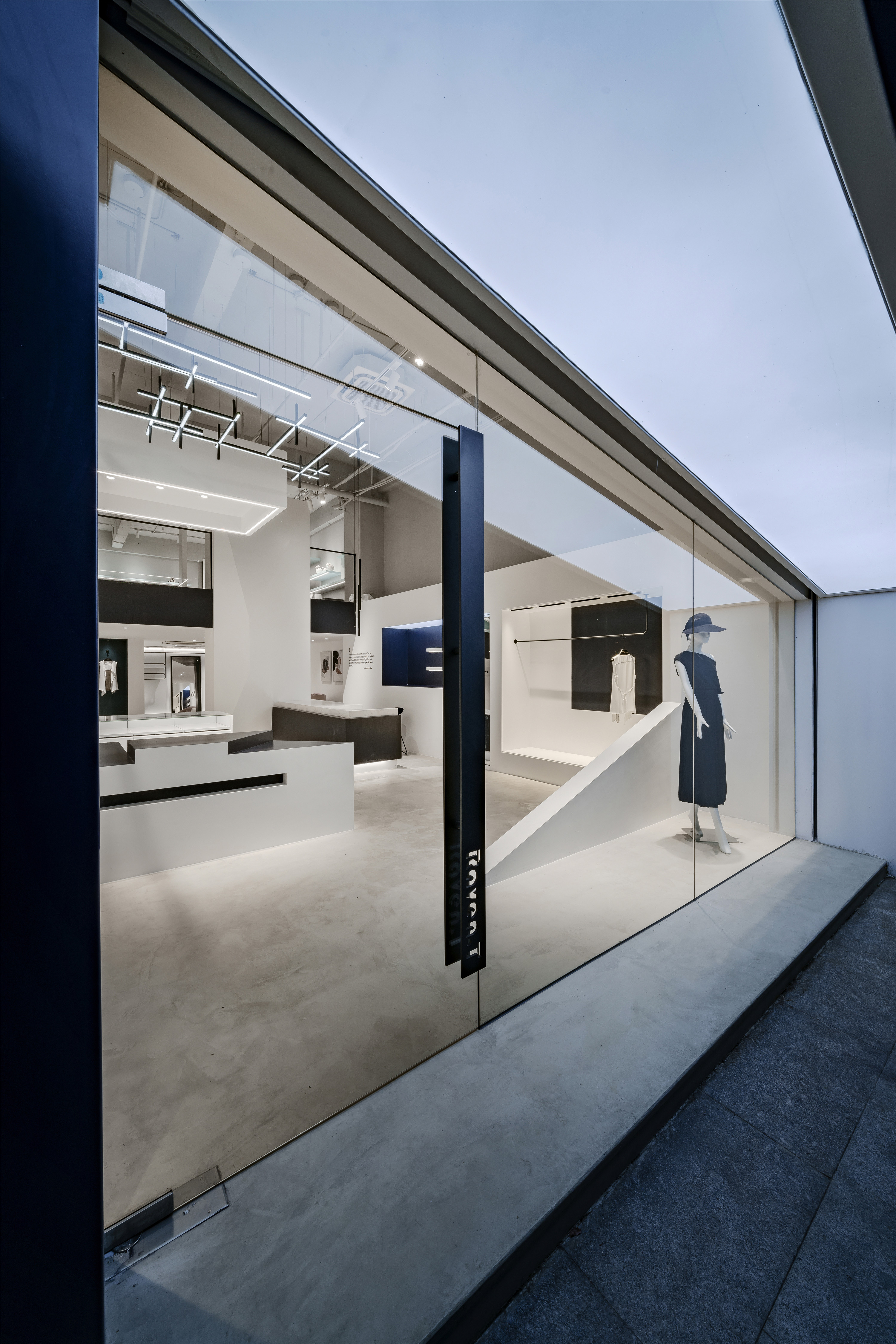 叁研社设计丨Ravent.T沉浸式女装体验店