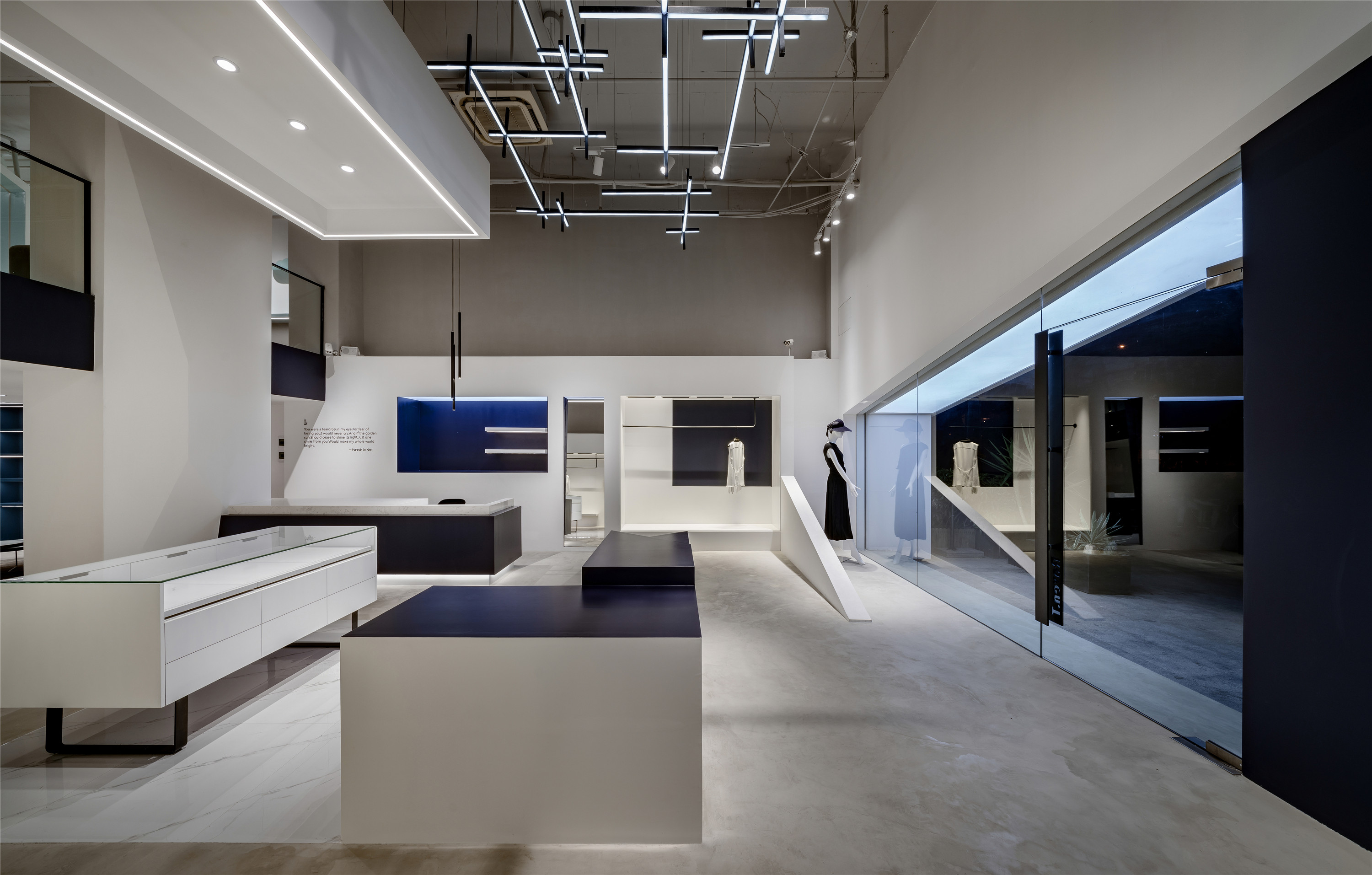 叁研社设计丨Ravent.T沉浸式女装体验店