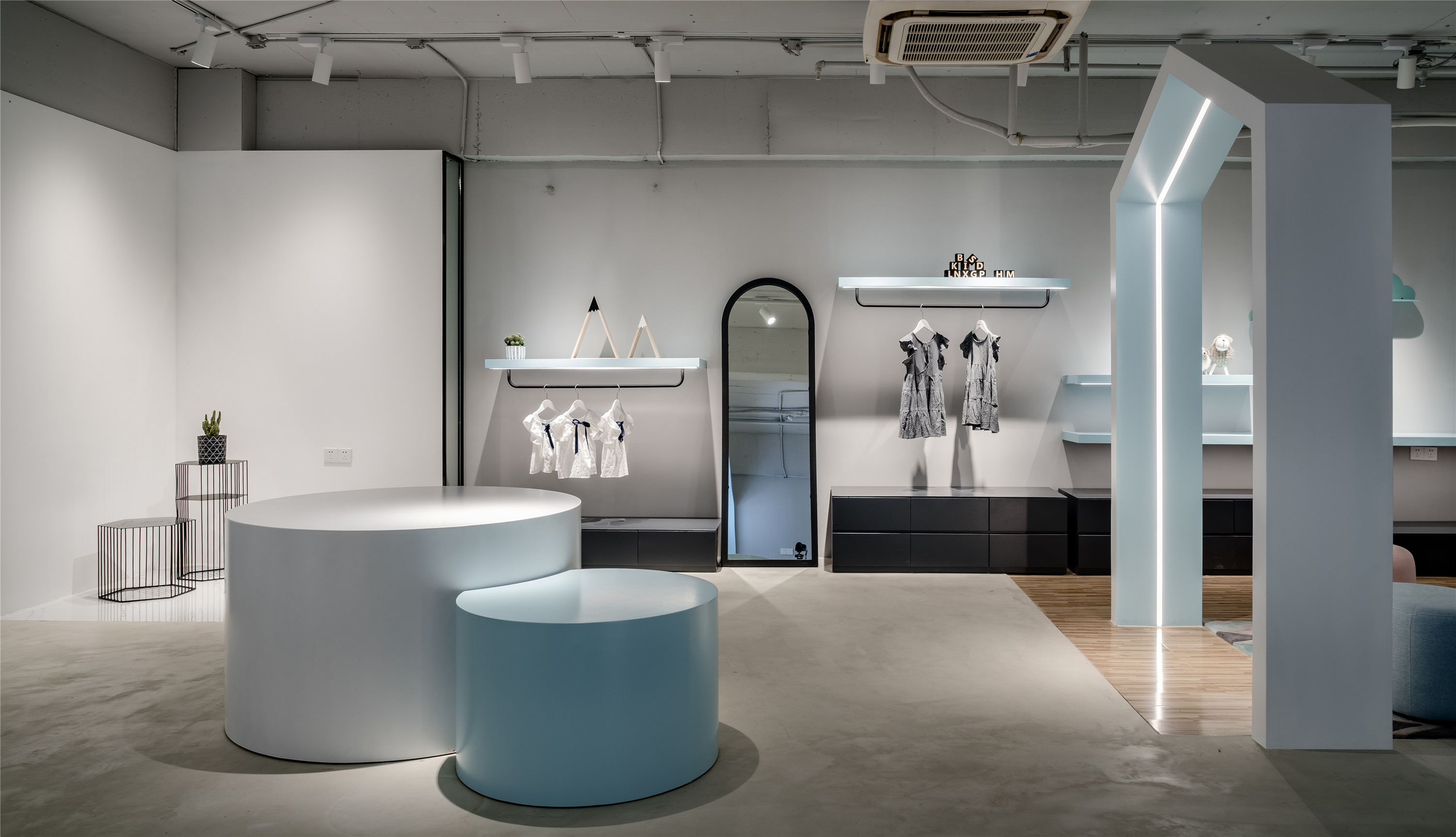 叁研社设计丨Ravent.T沉浸式女装体验店