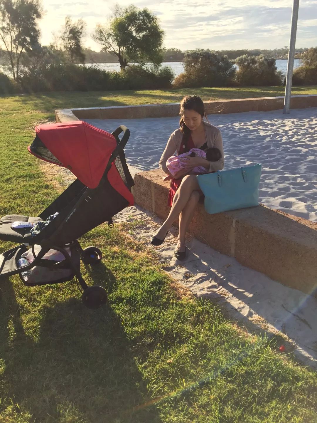 如何看待公共场所喂养母乳,公共场所母乳喂养的利与弊