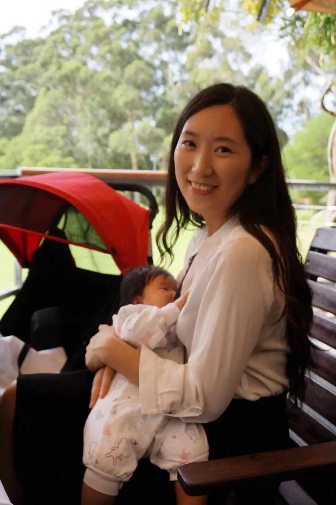 如何看待公共场所喂养母乳,公共场所母乳喂养的利与弊