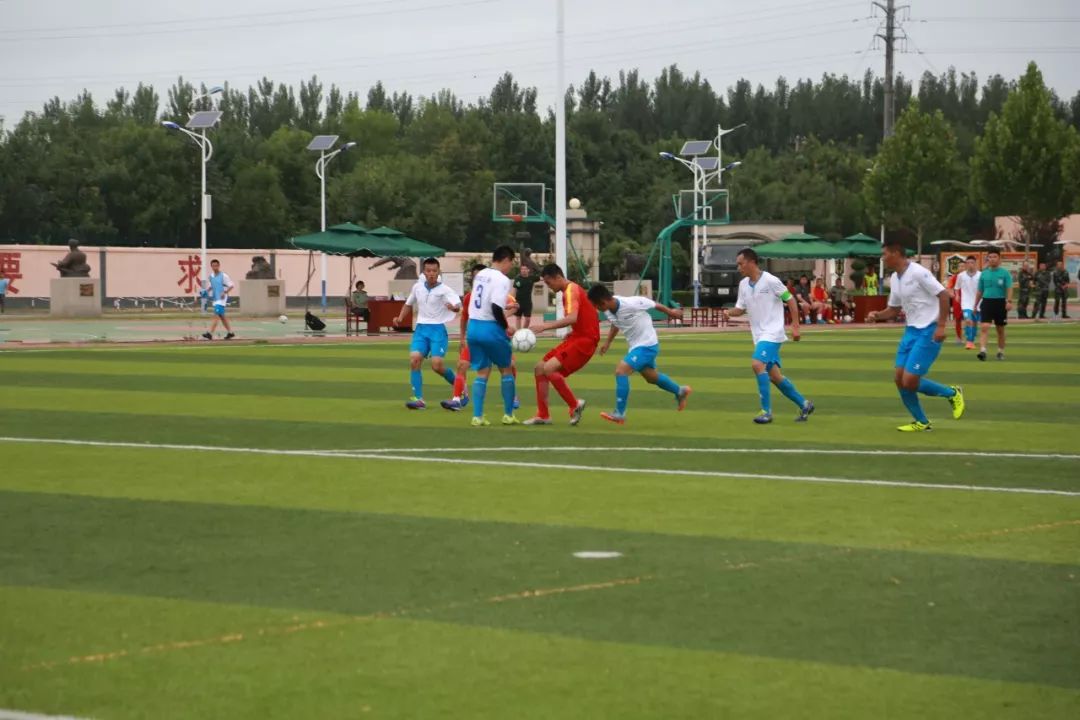 强军杯“卫士动力”业余足球比赛上演强强对决，*警武**聊城支队首先抢得出线主动权