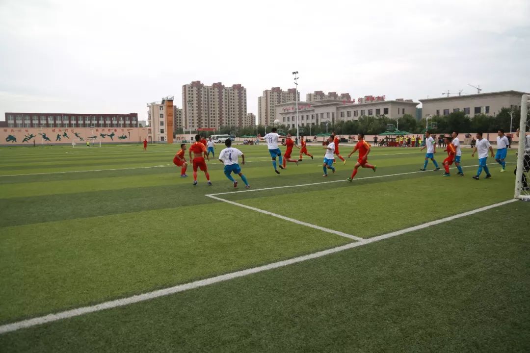 强军杯“卫士动力”业余足球比赛上演强强对决，*警武**聊城支队首先抢得出线主动权