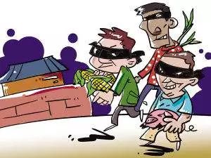 安仁农民用锄头打死邻居夫妇,陕西56岁老汉用斧头连杀同村7人