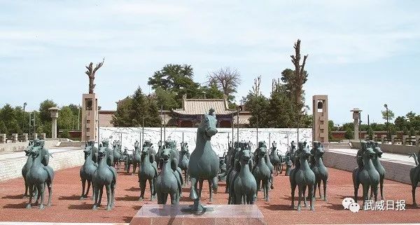 国宝马踏飞燕铜奔马,国宝文物马踏飞燕介绍