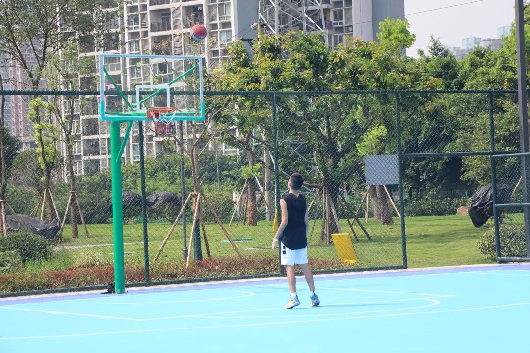 荒地变绿地视频,又一个休闲健身的好去处