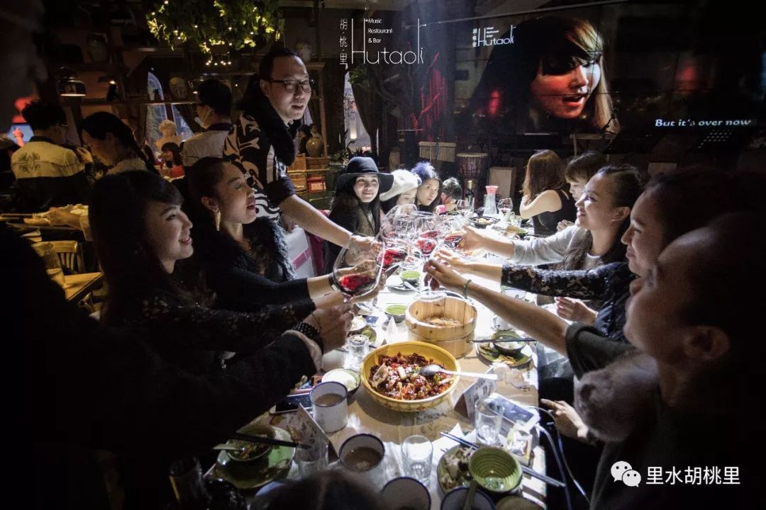 胡桃里里水嘉洲广场开业大吉,胡桃里里水店音乐酒馆优惠团购